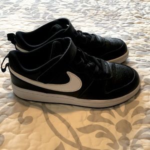 Nike boys shoes-size 3